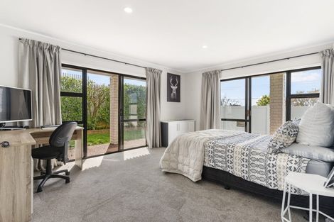 Photo of property in 2/33 Parr Terrace, Castor Bay, Auckland, 0620