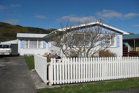 Photo of property in 26 Matthews Road, Wainuiomata, Lower Hutt, 5014