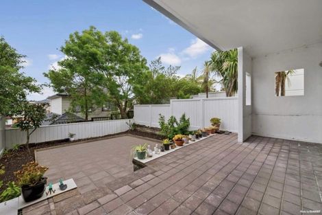 Photo of property in 1b/60 Masons Road, Oteha, Auckland, 0632