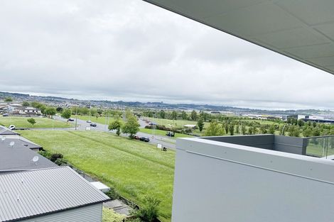 Photo of property in 1/63 Kestev Drive, Flat Bush, Auckland, 2016