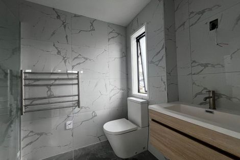 Photo of property in 21 Divich Avenue, Te Atatu South, Auckland, 0610