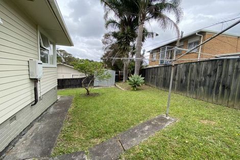 Photo of property in 33 Claverdon Drive, Massey, Auckland, 0614