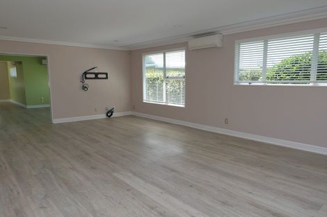 Photo of property in 10 Karu Crescent, Waikanae, 5036
