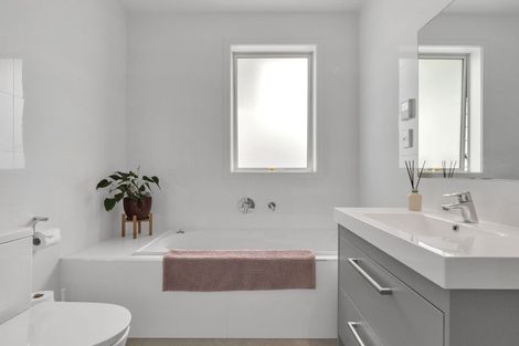 Photo of property in 14 Aporo Drive, Kumeu, 0810