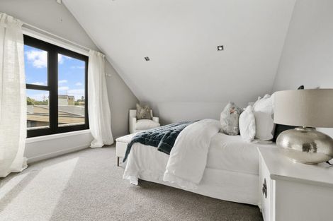 Photo of property in 1/176 Mcleod Road, Te Atatu South, Auckland, 0610