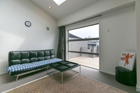 Photo of property in 2/2 Buller Street, New Plymouth, 4310