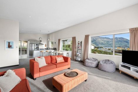 Photo of property in 12 Bovett Place, Wanaka, 9305