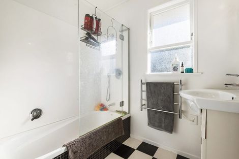 Photo of property in 10 Aplin Place, Birkdale, Auckland, 0626