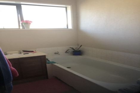 Photo of property in 37 Karnak Crescent, Russley, Christchurch, 8042
