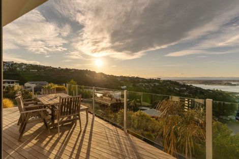 Photo of property in 1 Saint Remy Lane, Redcliffs, Christchurch, 8081