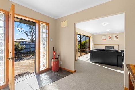 Photo of property in 5b Truby King Street, Merrilands, New Plymouth, 4312