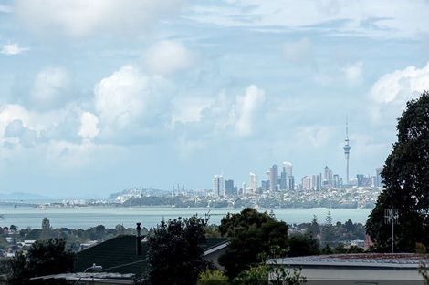 Photo of property in 8 Forsythe Place, Massey, Auckland, 0614