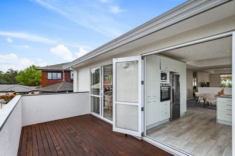 Photo of property in 5 Oystergrove Road, West Harbour, Auckland, 0618