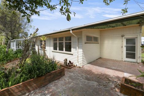 Photo of property in 4 Lyford Crescent, Sunnynook, Auckland, 0620