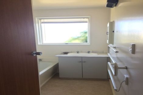 Photo of property in 1/2 Parkview Place, Avonhead, Christchurch, 8042