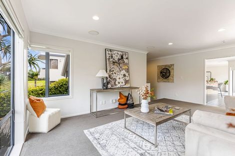 Photo of property in 7 Landmark Drive, Te Atatu Peninsula, Auckland, 0610