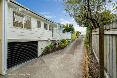 Photo of property in 3a/2 Kirrie Avenue, Te Atatu South, Auckland, 0610