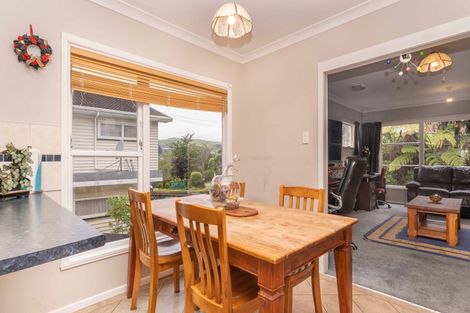 Photo of property in 24a Lyndhurst Road, Tawa, Wellington, 5028