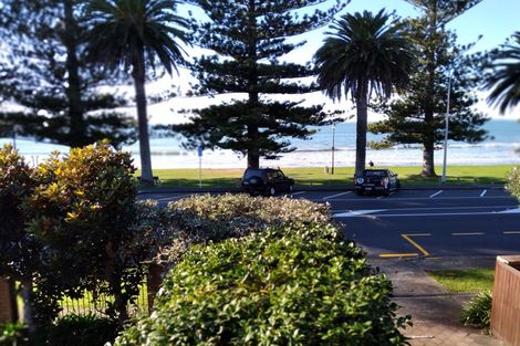 Photo of property in 1/942 Beach Road, Waiake, Auckland, 0630