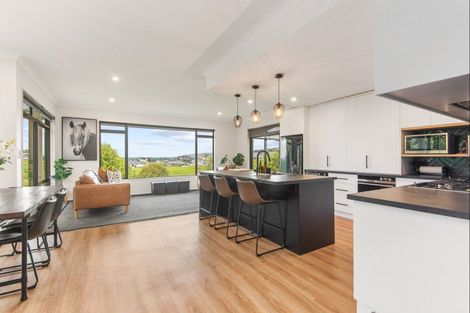 Photo of property in 63 Ruapehu Drive, Fitzherbert, Palmerston North, 4410