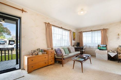 Photo of property in 1/215 Waitemata Drive, Ranui, Auckland, 0612