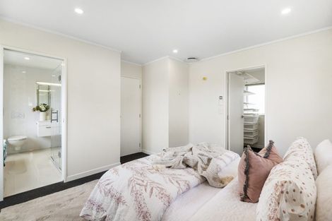 Photo of property in 13a Gulf View Road, Murrays Bay, Auckland, 0630