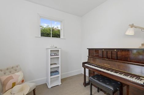 Photo of property in 147a Holly Road, St Albans, Christchurch, 8014