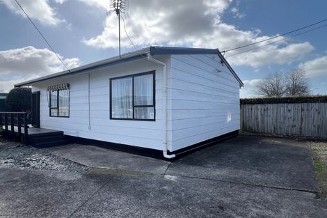 Photo of property in 1 Taikata Road, Te Atatu Peninsula, Auckland, 0610