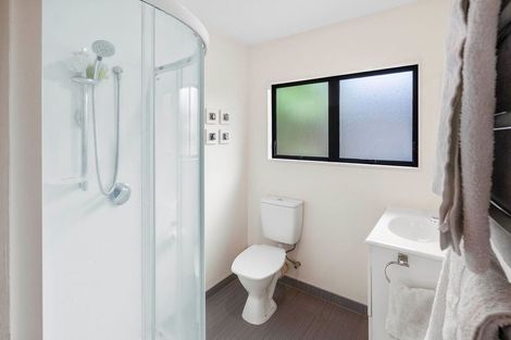 Photo of property in 11 Sandpiper Grove, Unsworth Heights, Auckland, 0632