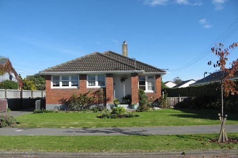 Photo of property in 2/73a Garreg Road, Bryndwr, Christchurch, 8052