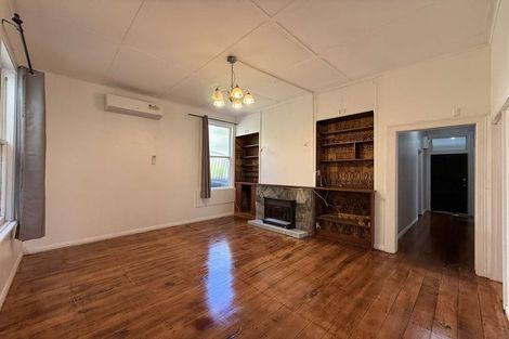 Photo of property in 61 Rolleston Street, Mount Cook, Wellington, 6021