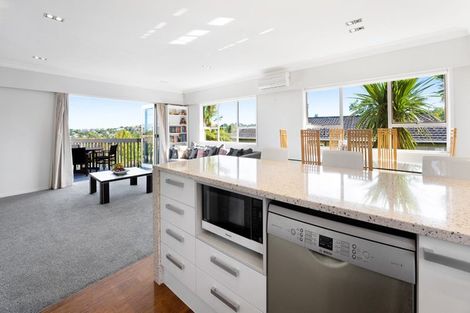 Photo of property in 52 Chelsea View Drive, Chatswood, Auckland, 0626