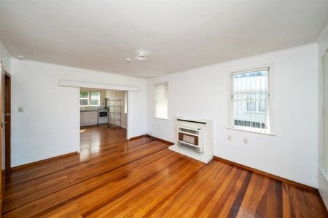 Photo of property in 5 Charles Major Place, Hawera, 4610