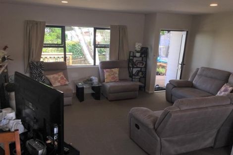 Photo of property in 2/23b View Road, Glenfield, Auckland, 0627