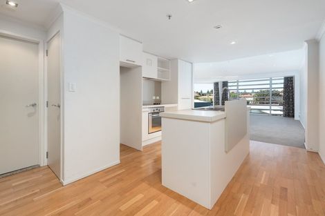Photo of property in 204/332 Maunganui Road, Mount Maunganui, 3116