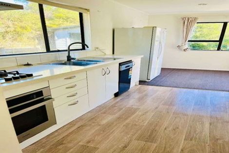 Photo of property in 6 Ruth Grove, Karori, Wellington, 6012