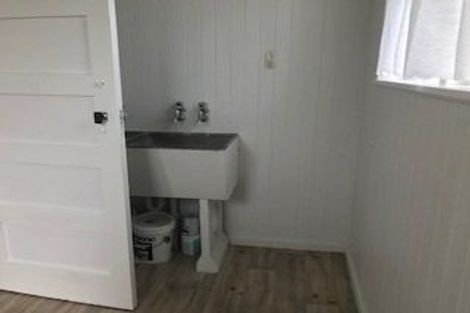 Photo of property in 3 Fruitvale Road, New Lynn, Auckland, 0600