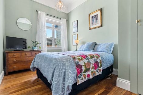 Photo of property in 2 Seddon Street, Carterton, 5713