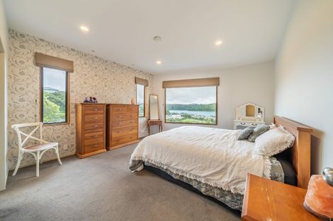 Photo of property in 8a Kiriwai Road, Paremata, Porirua, 5024