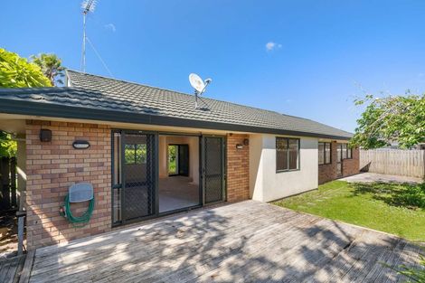 Photo of property in 10 Magnolia Drive, Waiuku, 2123