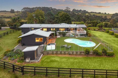 Photo of property in 145 Hanham Road, Kumeu, 0891