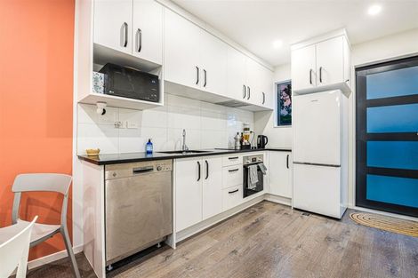 Photo of property in 4f Pinedale Place, Henderson, Auckland, 0610