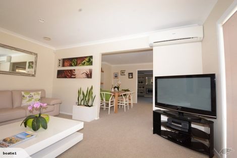 Photo of property in 17 Arthur Carwen Place, Pukekohe, 2120