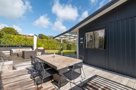 Photo of property in 5 Holiday Road, Stanmore Bay, Whangaparaoa, 0932