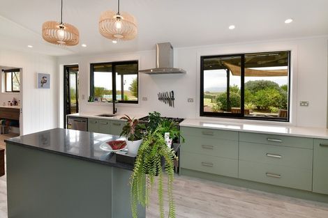 Photo of property in 1708 South Head Road, South Head, Helensville, 0874