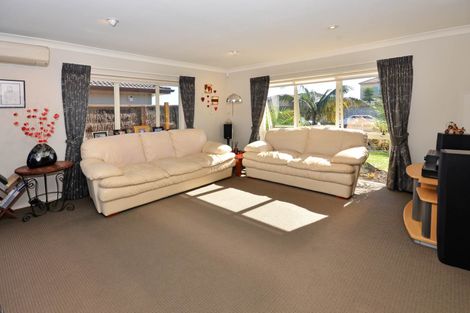 Photo of property in 38 Belfry Place, Wattle Downs, Auckland, 2103