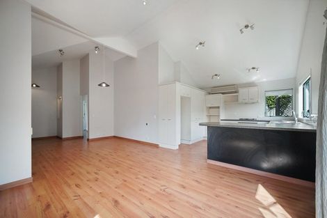 Photo of property in 2 Hillwell Drive, Henderson, Auckland, 0612