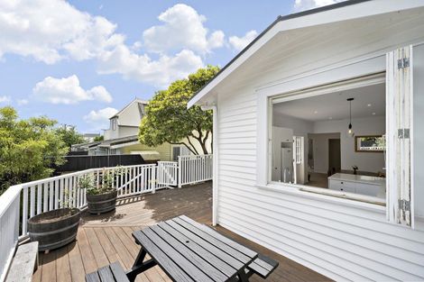 Photo of property in 6 Kowhai Street, Eastbourne, Lower Hutt, 5013