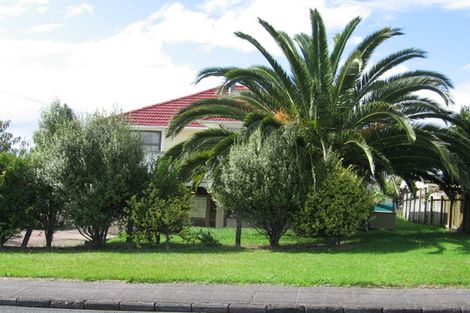 Photo of property in 24 Neil Avenue, Te Atatu Peninsula, Auckland, 0610