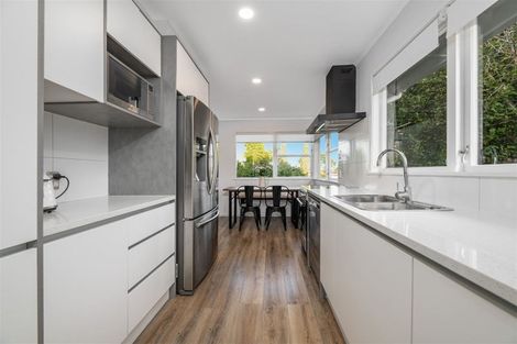 Photo of property in 8 Spence Road, Henderson, Auckland, 0612
